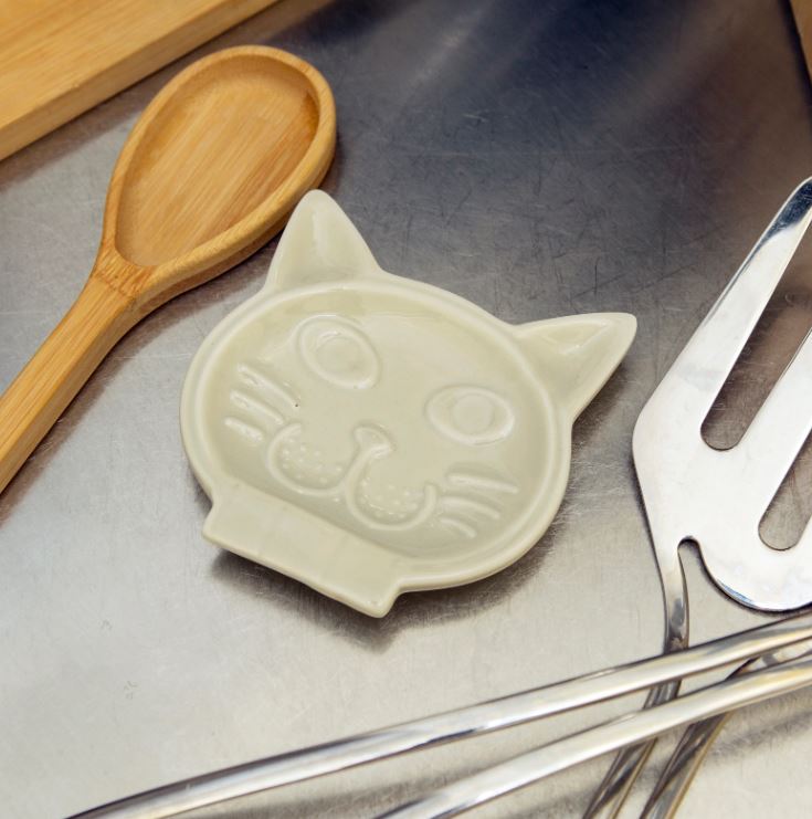 Kikkerland Ceramic Cat Spoon Rest