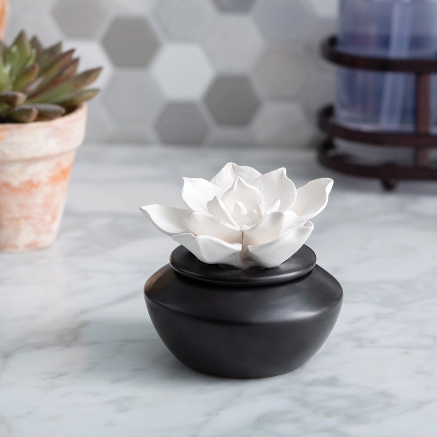 Candle Warmers Etc. Airome Porcelain Essential Oil Diffuser - Gardenia