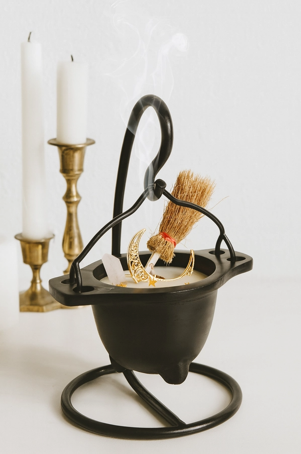 Lunastry Mini Witch's Cauldron Candle