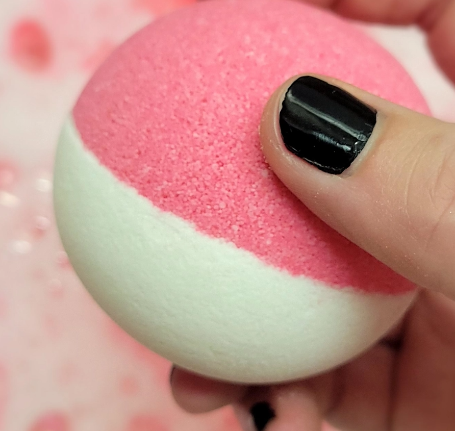 Liola Luxuries Poke Ball Surprise Toy Bath Bomb 4.4oz 125g - Island Coconut
