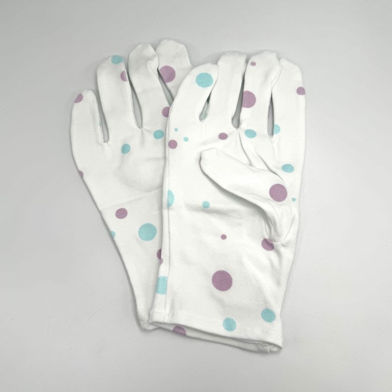 The Soap Opera Moisturizing Spa Gloves