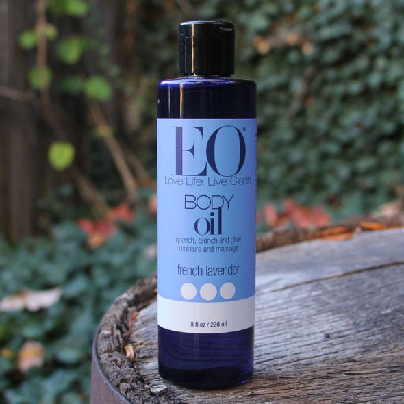 Vitamin E is blended with Jojoba, Sunflower and Sweet Almond oils to deeply nourish skin and improve radiance where it’s needed most. The timeless scent of French Lavender soothes the senses while this oil restores softness to skin.